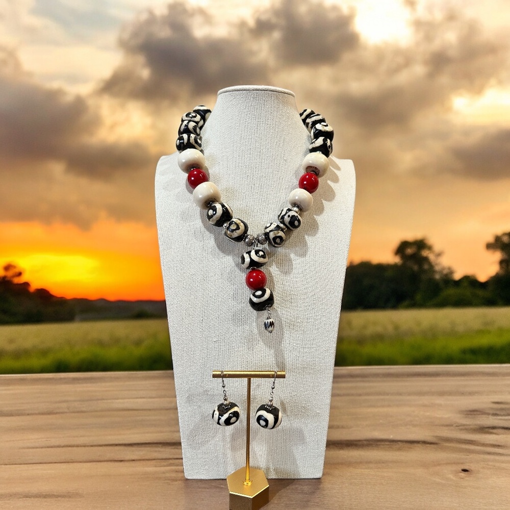 Beautiful "Wooded" Chunky Bead Necklace & Matching Earrings